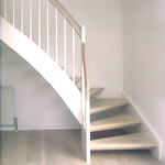 Landhaustreppe Esche - ‘Schnäppchen’-Treppe ähnlich Abbildung, jedoch 1/2 gewendelt und ohne Stufenleisten Landhaustreppe Esche - ‘Schnäppchen’-Treppe ähnlich Abbildung, jedoch 1/2 gewendelt und ohne Stufenleisten